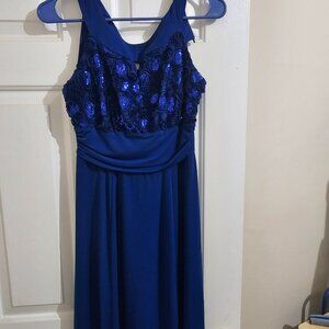 En Focus Studio Sleeveless Flowy Dress – Royal Blue with Floral Detail